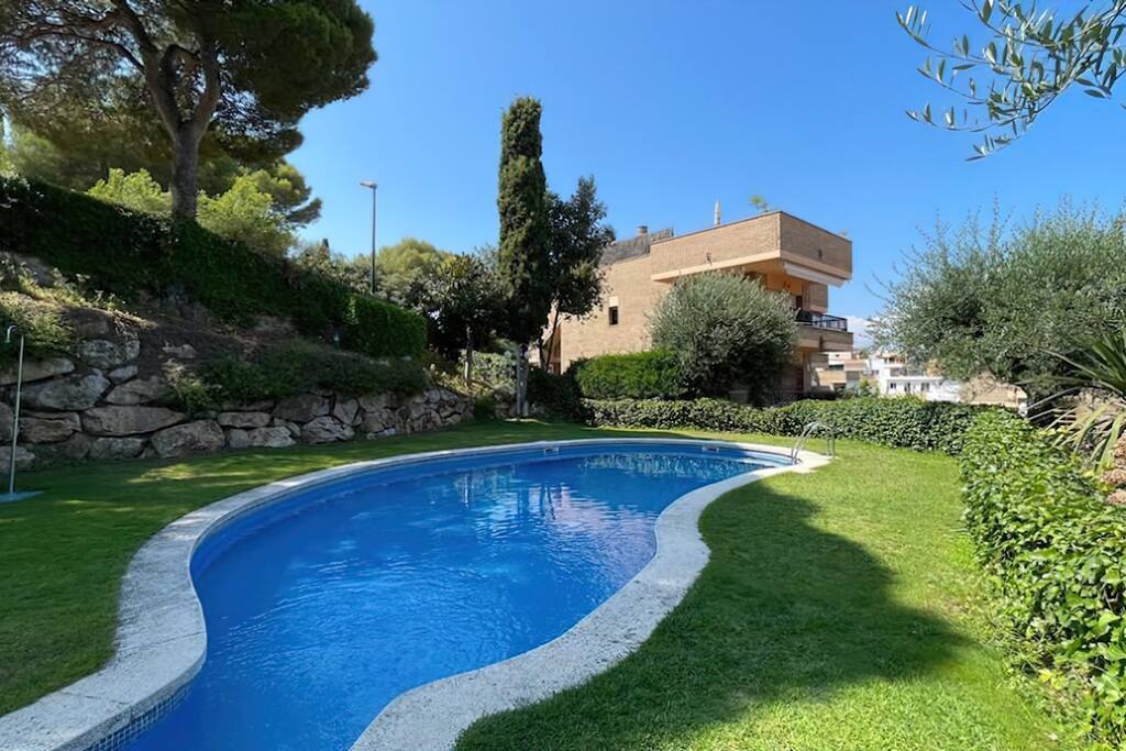 Villa Bella Donna Lux Ideal for families A/C